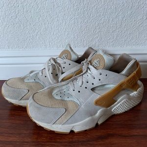 Air Huarache Run SE “Phantom Gum”
